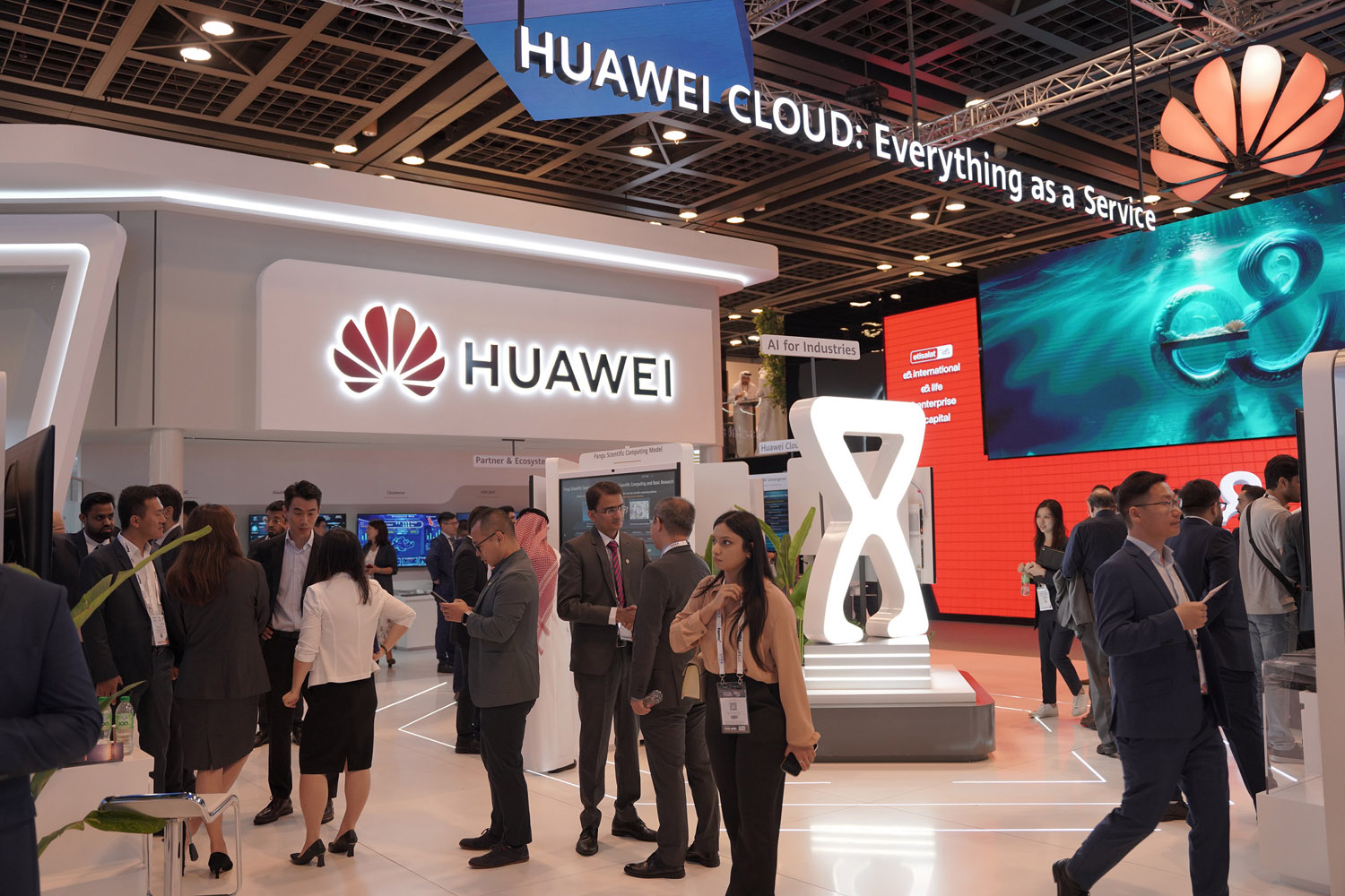 Huawei’s Cutting-Edge Showcase at Gitex Global 2023 in Dubai